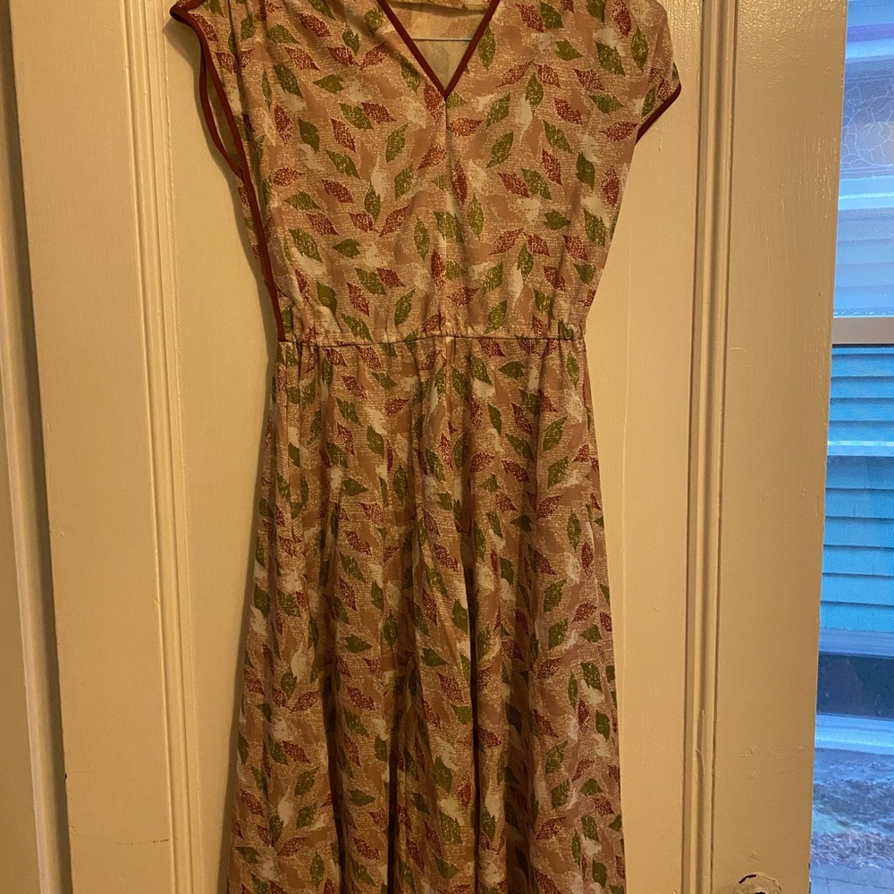 Vintage leaf Print Dress with Red and Green Accents